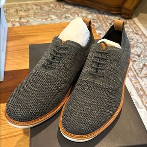 Elegant Charcoal Knit Men's Oxfords